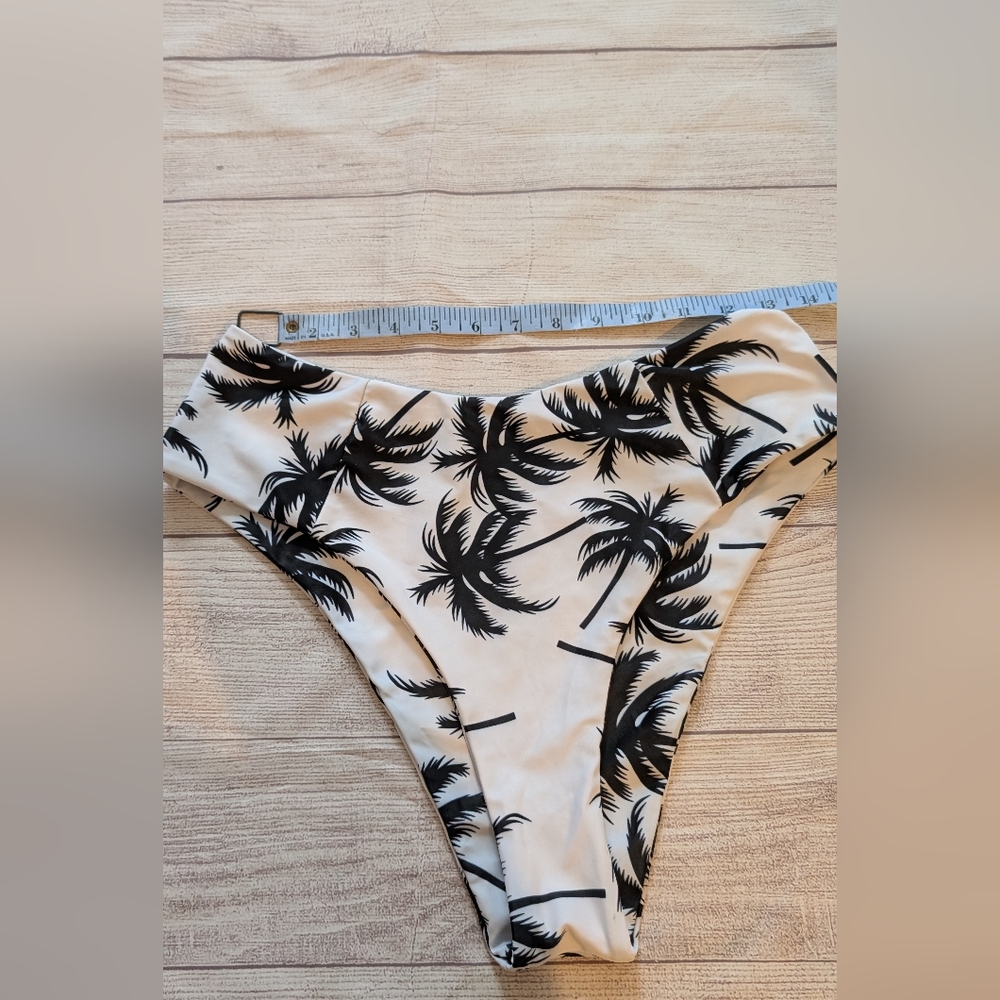 Cheeky Women's High Waisted Bikini Bottoms. Size Large - Picture 2 of 4